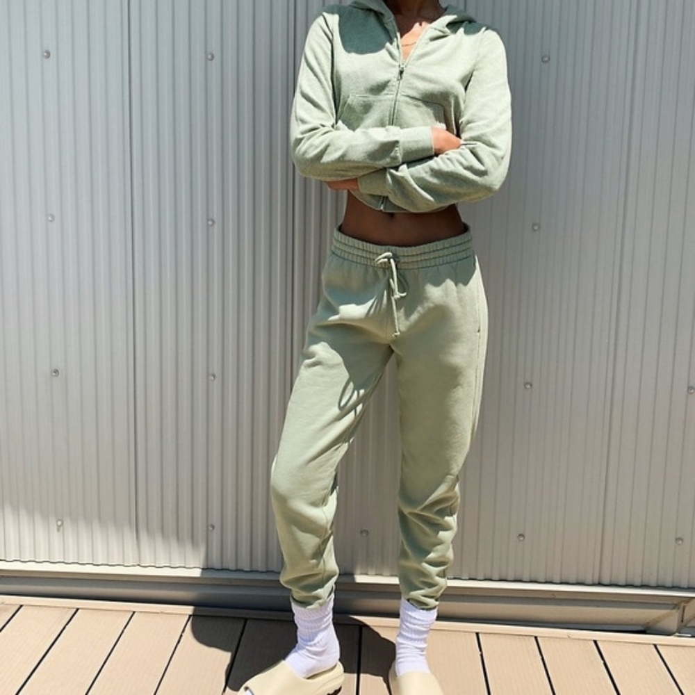 Aritzia TNA cozy af boyfriend sweatpants Stormy Dusky Green